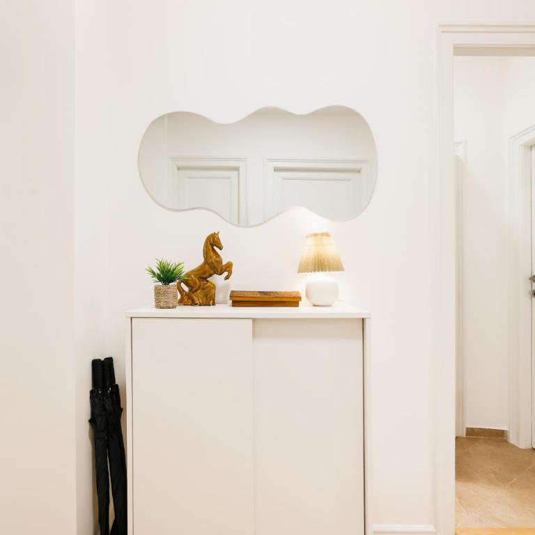 Chill Flow 110m2 with Balcony Old Town Renovated - Four-Bedroom Deluxe Apartment - 59