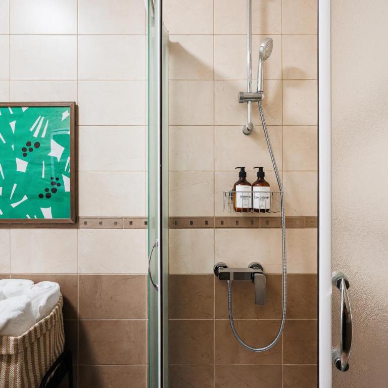 Chill Flow 110m2 with Balcony Old Town Renovated - Four-Bedroom Deluxe Apartment - 50