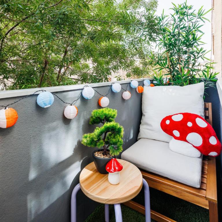 Chill Flow 110m2 with Balcony Old Town Renovated - Four-Bedroom Deluxe Apartment - 41