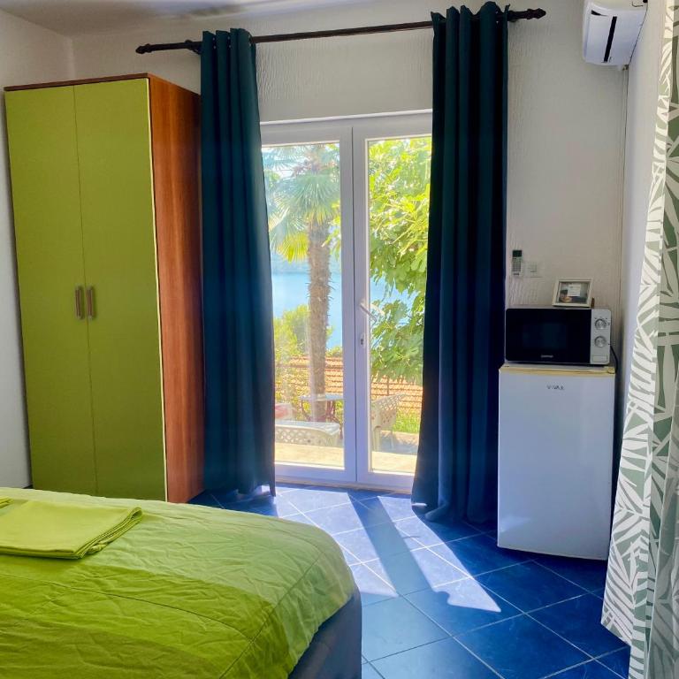Apartments Maya - Double Room with Garden View - 6