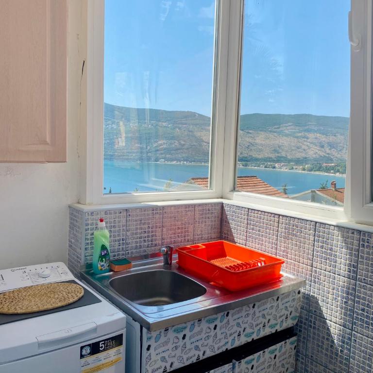 Apartments Maya - Double Room with Garden View - 8