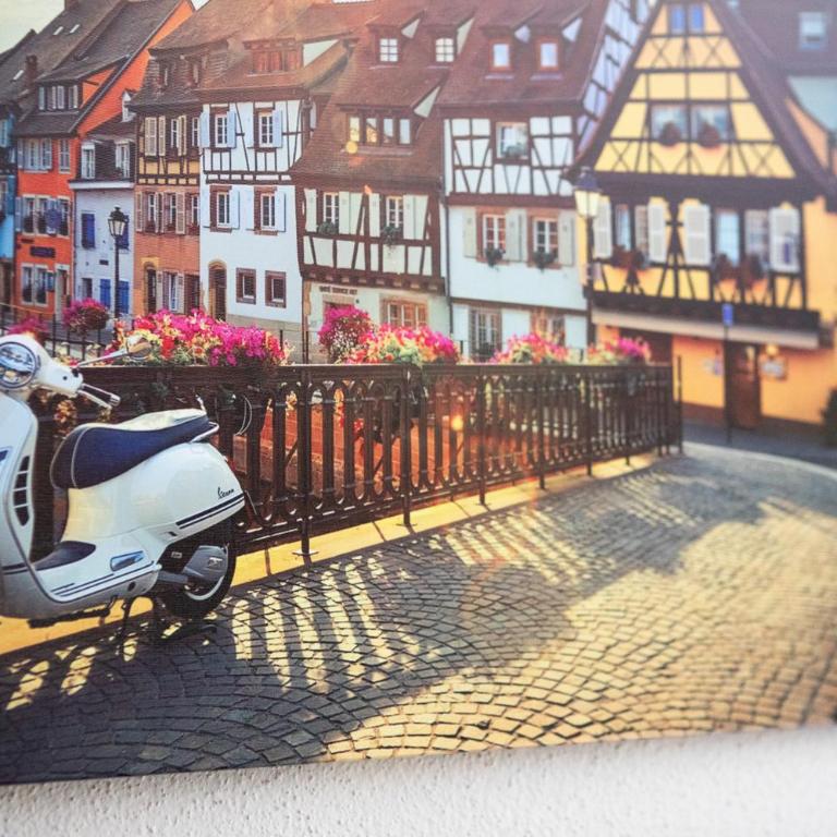 L'Adresse Colmarienne, Escapade en Famille, Terrasse, Garage Privé, Centre historique Colmar à 15 min à pied, Marchés de Noël, Route des vins d'Alsace, Appartement calme et élégant, Arrivée autonome, Garage à vélos - Apartment mit 2 Schlafzimmern - 32