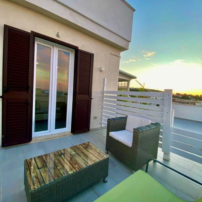Green Door - Camera Tripla con Vista Mare - 4