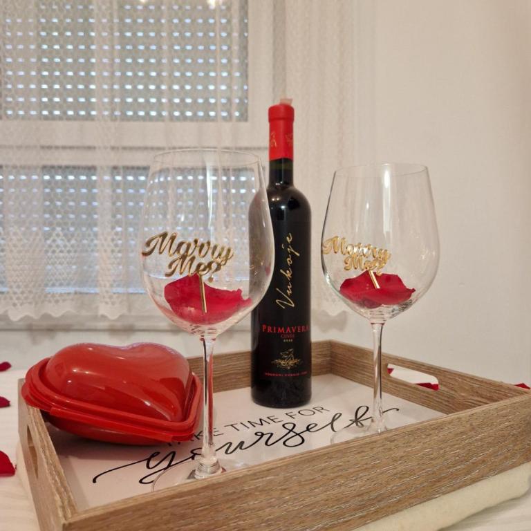 Apartmani Stan na dan 34 - Apartman sa 2 Spavaće Sobe i Balkonom - 3