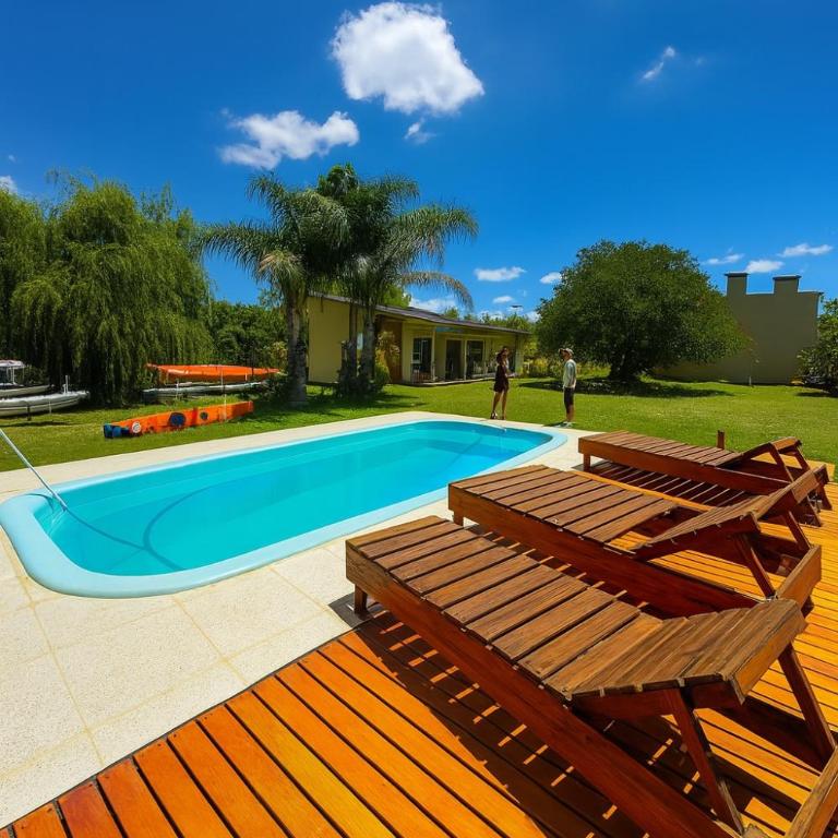 Casa con pileta y verde a 5 minutos de costanera Gchú - Casa con 1 dormitorio - 1