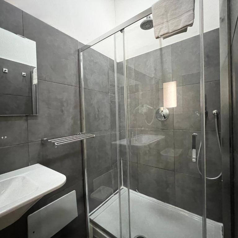 Nereides Guest House - Camera Familiare con Vasca - 2