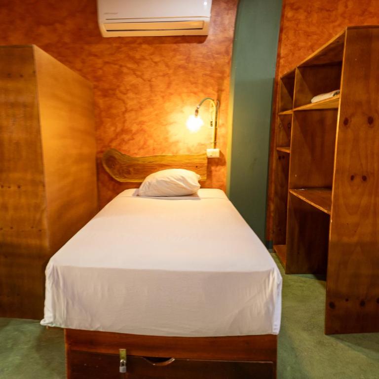 Madre Tierra Hostal - Cama Individual en habitación compartida femenina - 8