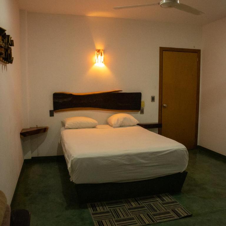 Madre Tierra Hostal - Habitación Doble con baño compartido - 19