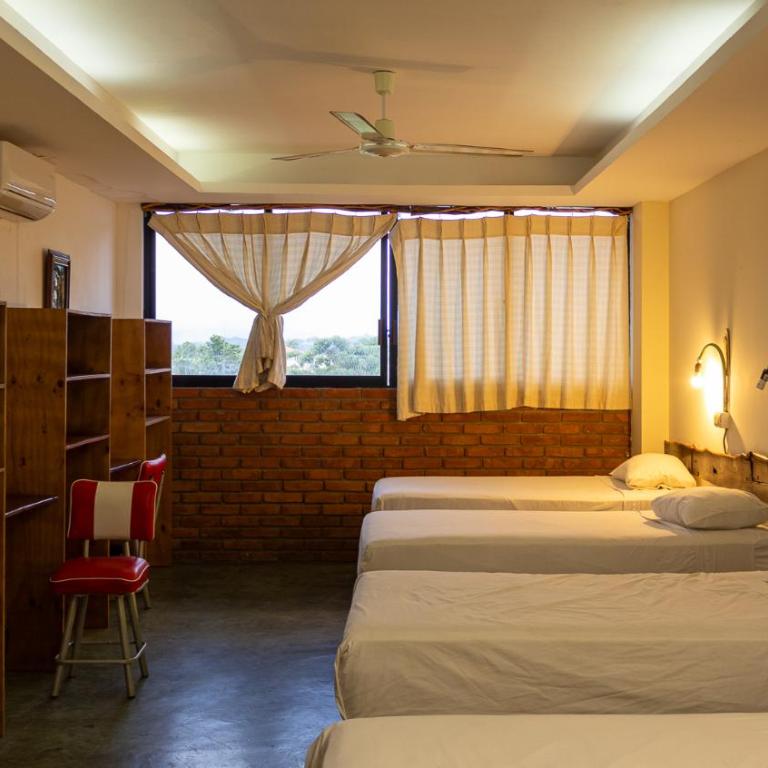 Madre Tierra Hostal - Cama en habitación compartida mixta de 6 camas - 14