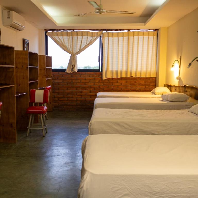 Madre Tierra Hostal - Cama en habitación compartida mixta de 6 camas - 22