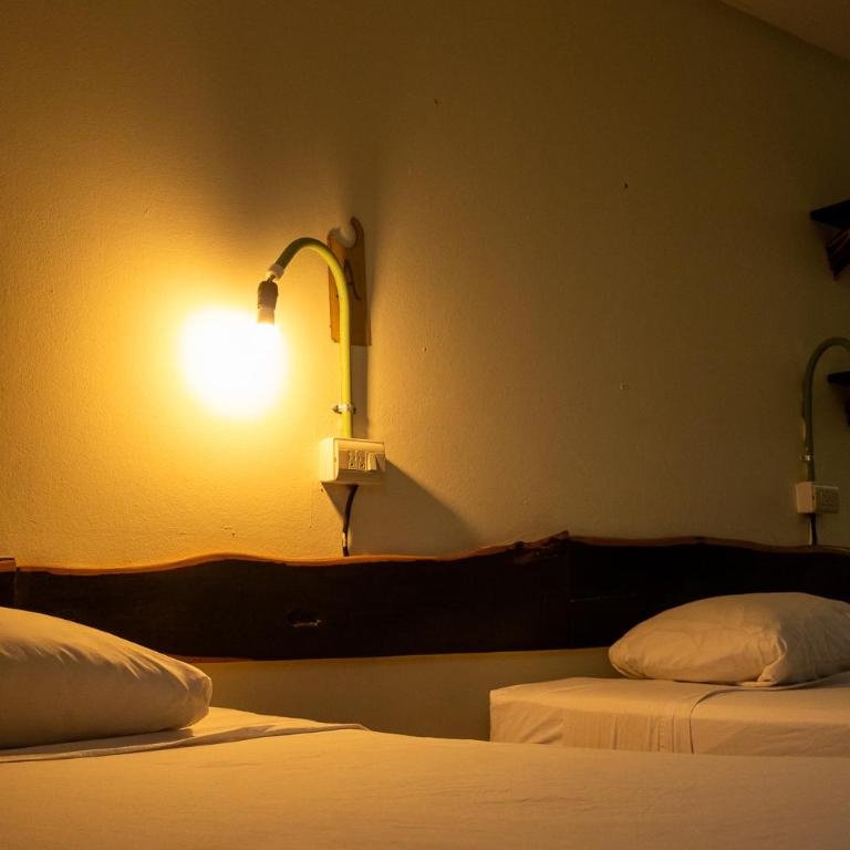 Madre Tierra Hostal - Cama en habitación compartida mixta de 6 camas - 19