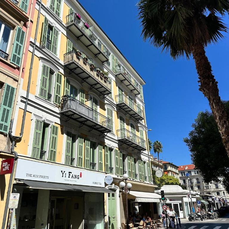 NEW! Remodeled & Spacious 4 Bedroom - 3 Bath - Heart of Nice - AC in all rooms - With a large elevator - Appartement - 33