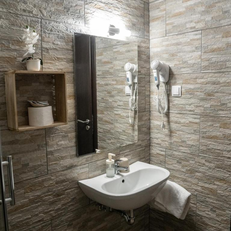 Haus Kärnten - Dreibettzimmer mit Balkon - 13