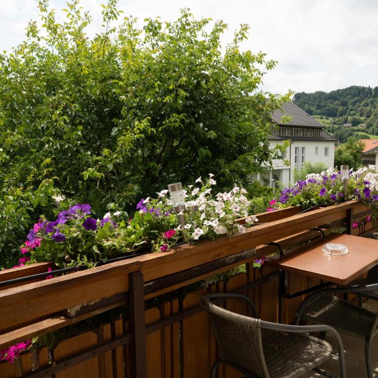 Haus Kärnten - Dreibettzimmer mit Balkon - 1