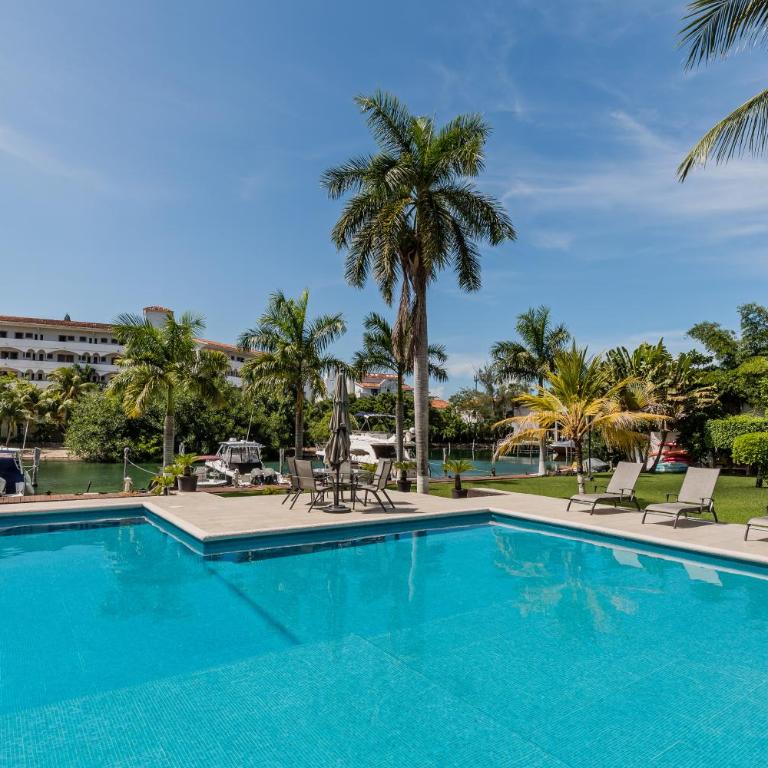 Charming Lagoon front Villa by CASA PARAISO - Villa - 11
