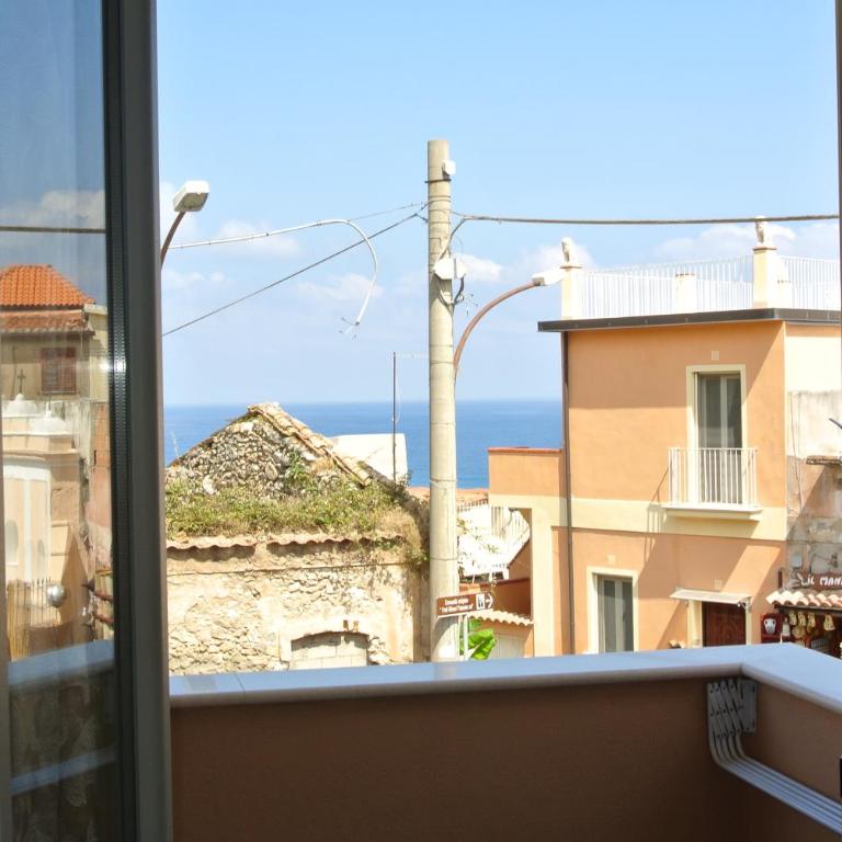 La Perla Del Tirreno - Superior Double Room with Balcony and Sea View - 15