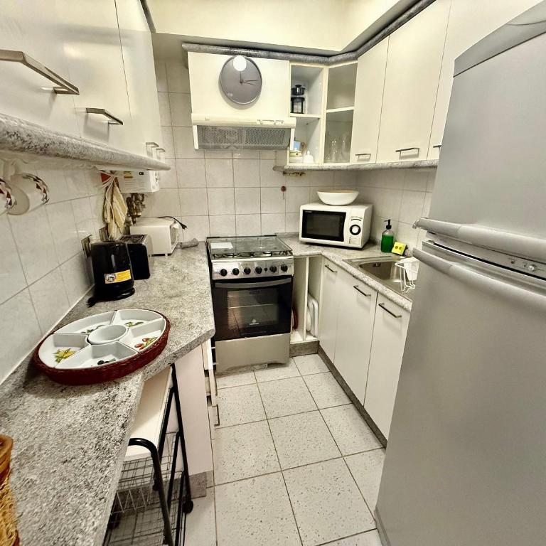 Spacious apartment facing the beach and San Martin - Apartment - 25