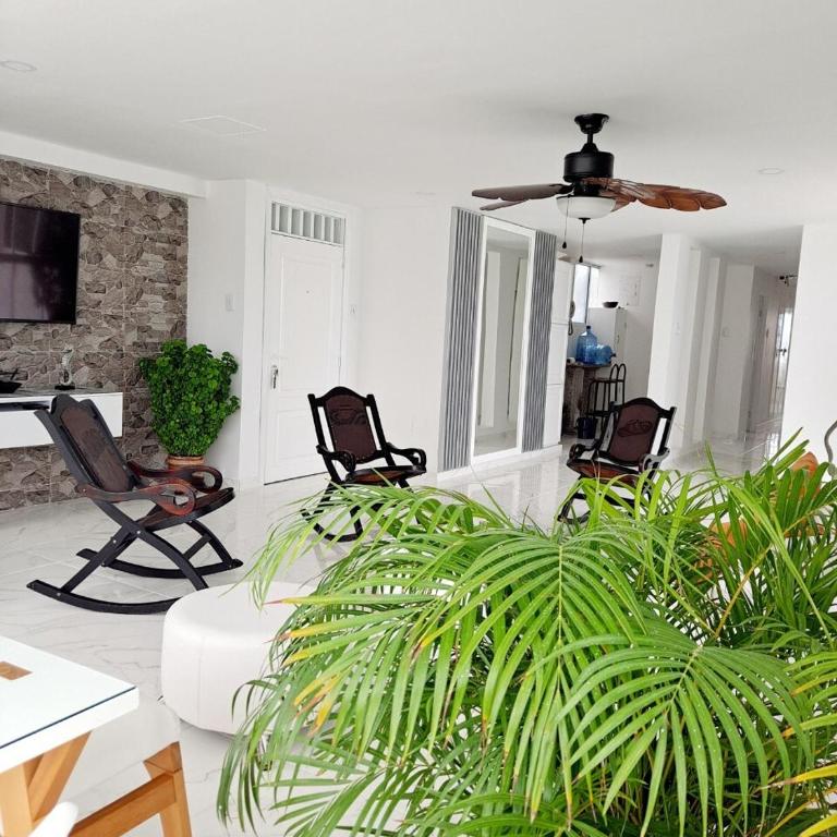 Large and beautiful Oceanfront Penthouse - Three-Bedroom Apartment - 9