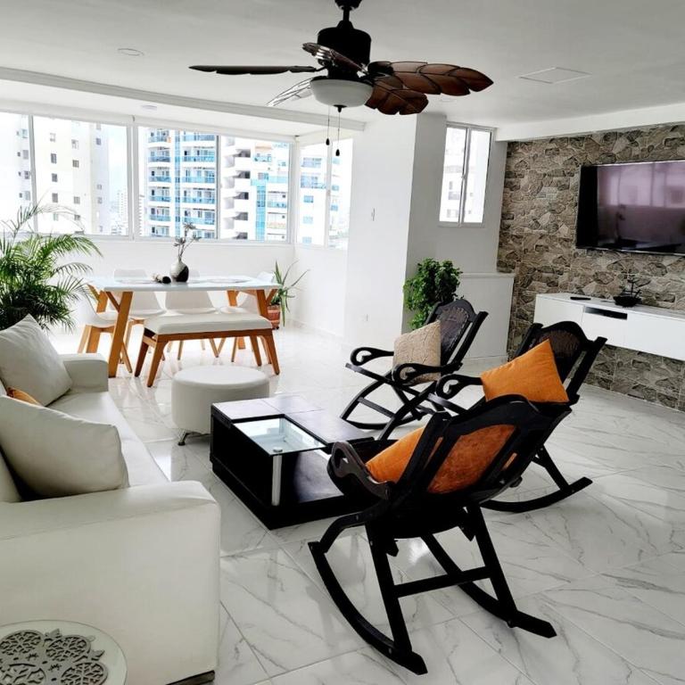 Large and beautiful Oceanfront Penthouse - Three-Bedroom Apartment - 5