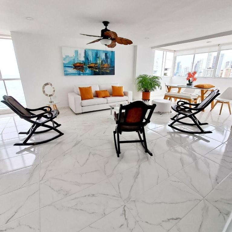 Large and beautiful Oceanfront Penthouse - Three-Bedroom Apartment - 7