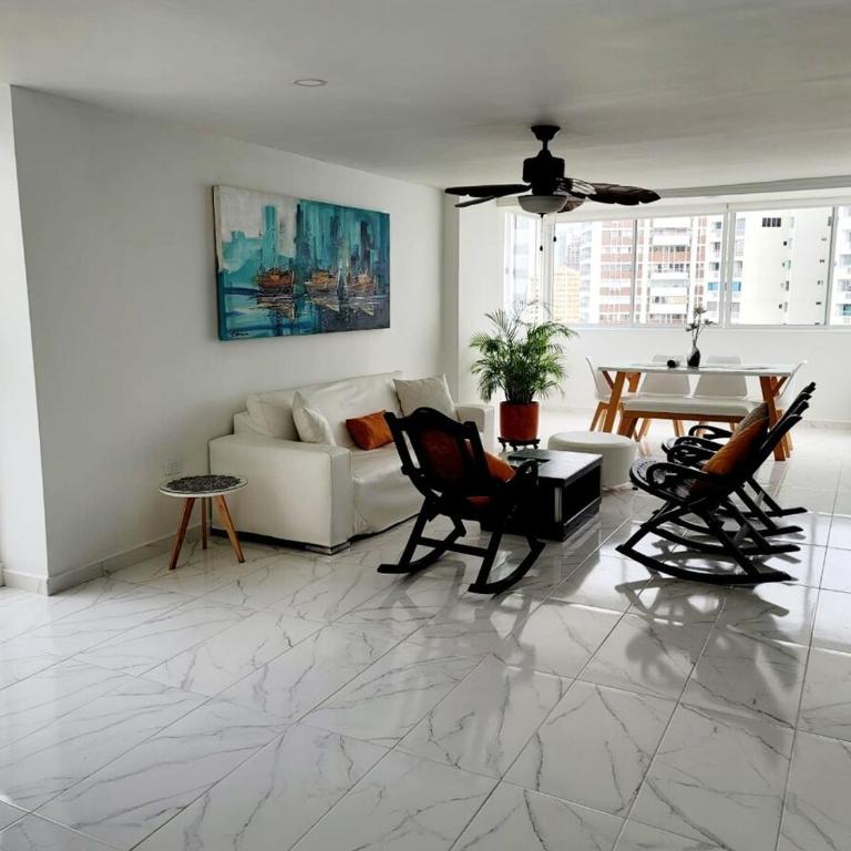 Large and beautiful Oceanfront Penthouse - Three-Bedroom Apartment - 8