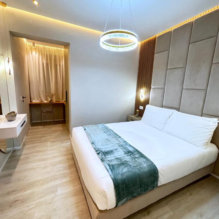 The Three Diamonds - B&B CESENATICO - Camera Queen Deluxe - 8