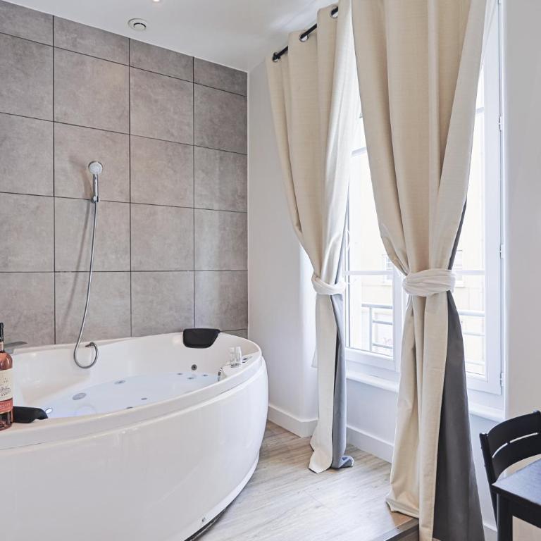 LES BULLES DE MONA - Zen - Spa - Clim - Studio avec Baignoire Spa - 3