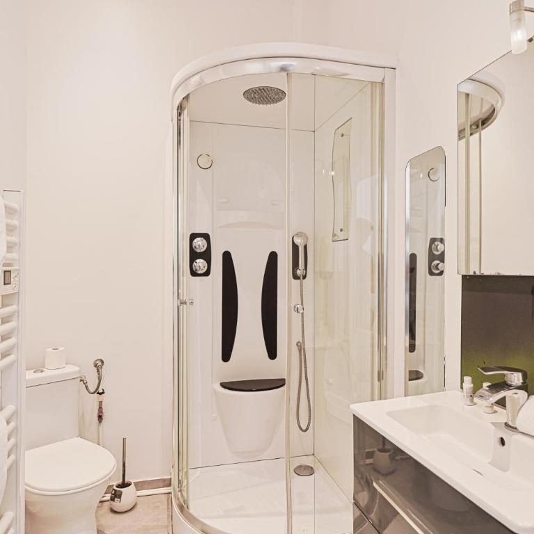 LES BULLES DE MONA - Zen - Spa - Clim - Studio avec Baignoire Spa - 4