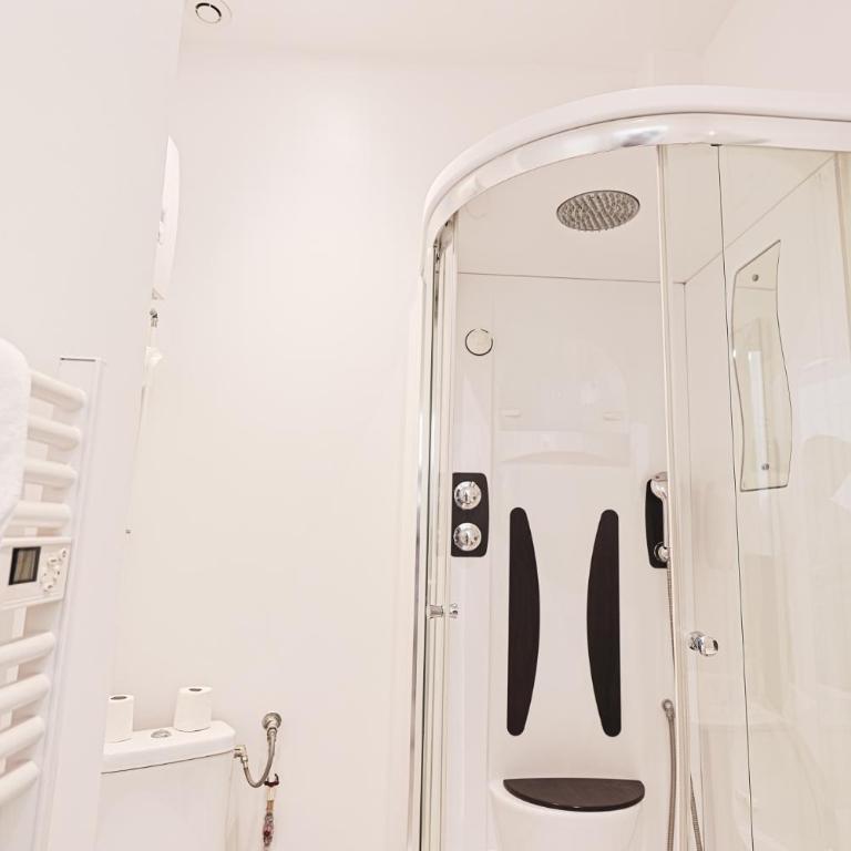 LES BULLES DE MONA - Zen - Spa - Clim - Studio avec Baignoire Spa - 11