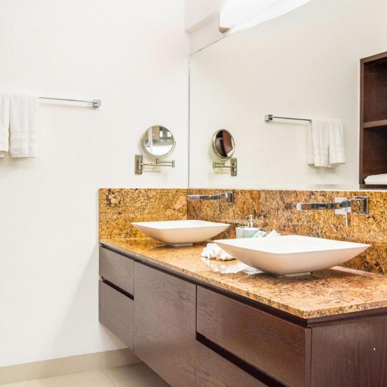 Villa RosMar Luxury Beachfront House - Villa - 32