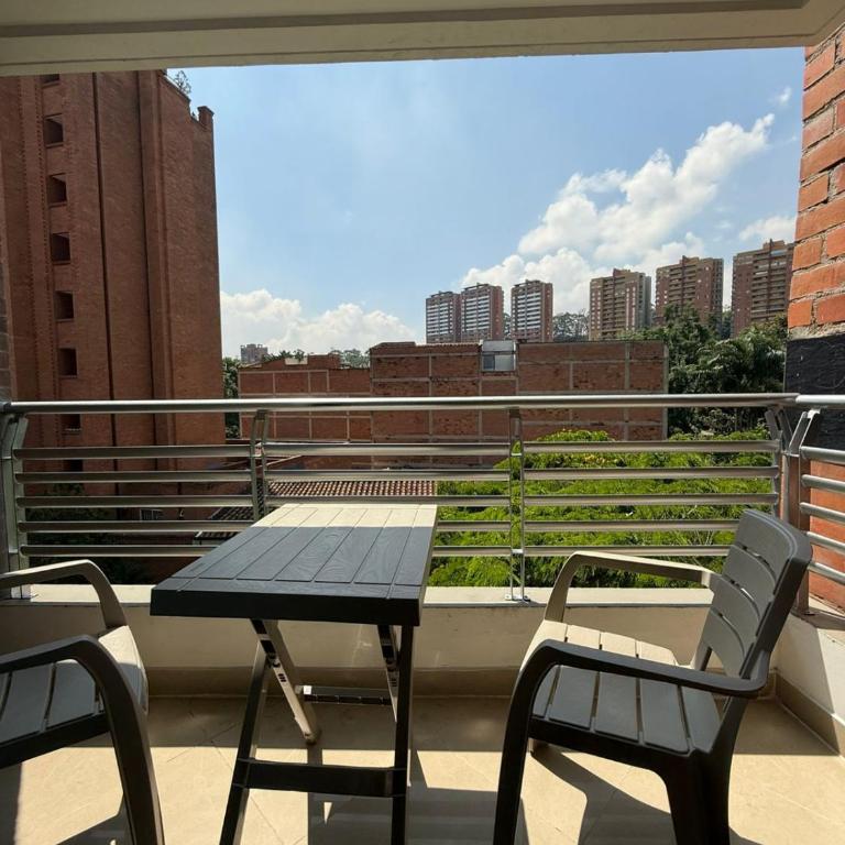 APARTAMENTO EN LAURELES, Ambiente familiar - Two-Bedroom Apartment with Balcony - 15