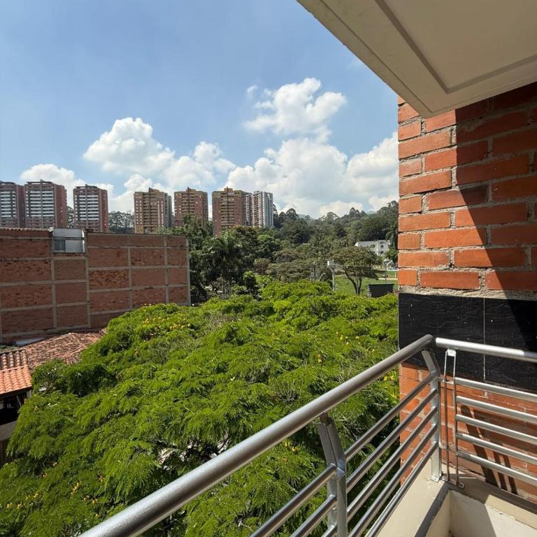 APARTAMENTO EN LAURELES, Ambiente familiar - Two-Bedroom Apartment with Balcony - 14