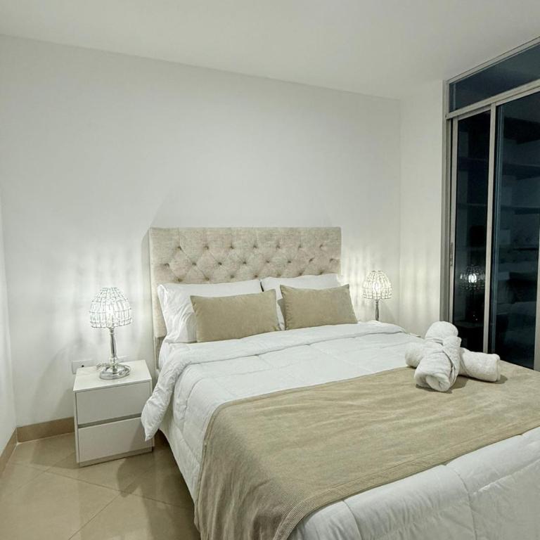 APARTAMENTO EN LAURELES, Ambiente familiar - Two-Bedroom Apartment with Balcony - 3