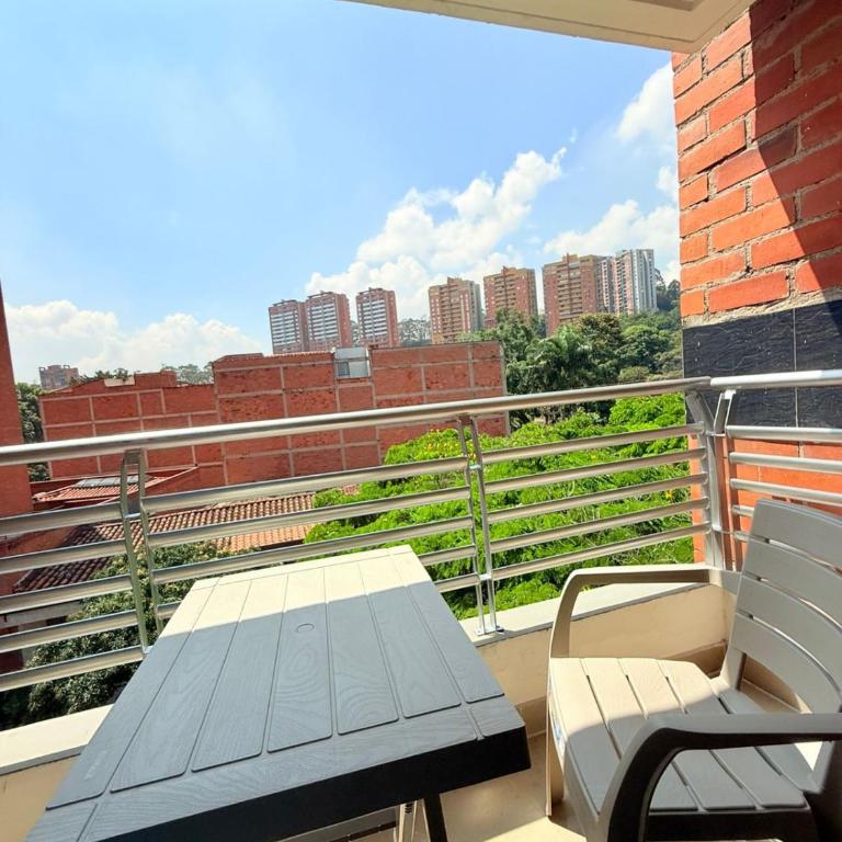 APARTAMENTO EN LAURELES, Ambiente familiar - Two-Bedroom Apartment with Balcony - 20