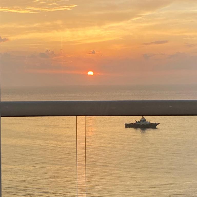 Blue Loft 14th floor with balcony overlooking the ocean and marina, Jacuzzi, Sauna, Turkish bath, swimming pool, gym, spa y bar - One-Bedroom Apartment - 14