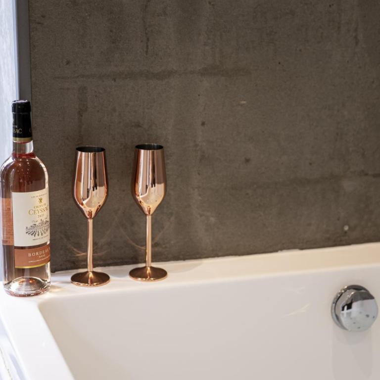 LES BULLES DE MONA - Chic - Spa - Clim - Studio avec Baignoire Spa - 14