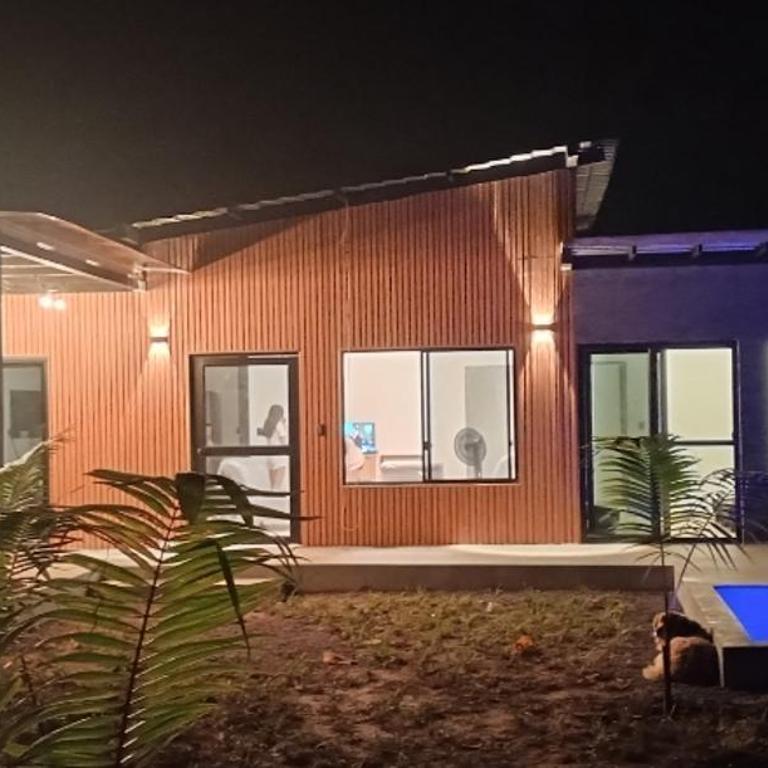 Casa vacacional en Pedro Vicente Maldonado - Casa de 3 dormitorios - 2