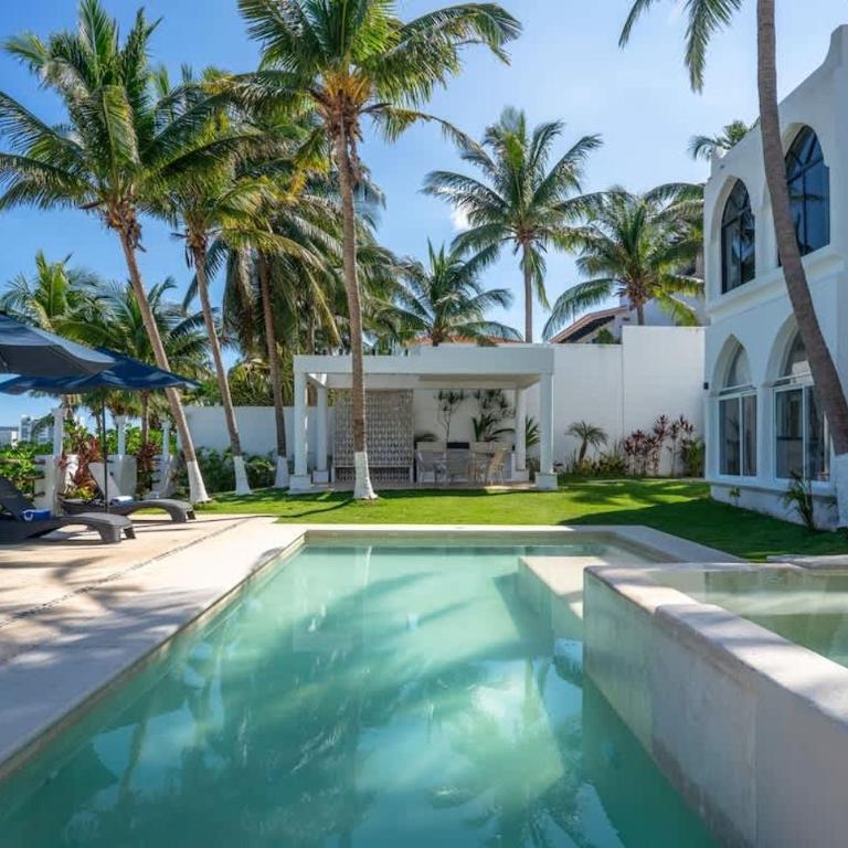 Unique 5BR Beachfront Villa w/ Private Pool! - Villa - 4