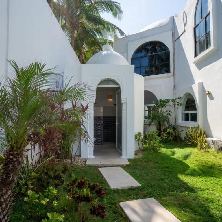 Unique 5BR Beachfront Villa w/ Private Pool! - Villa - 18