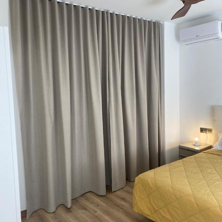 Apartment in Alicante Centro - Three-Bedroom Apartment - 4