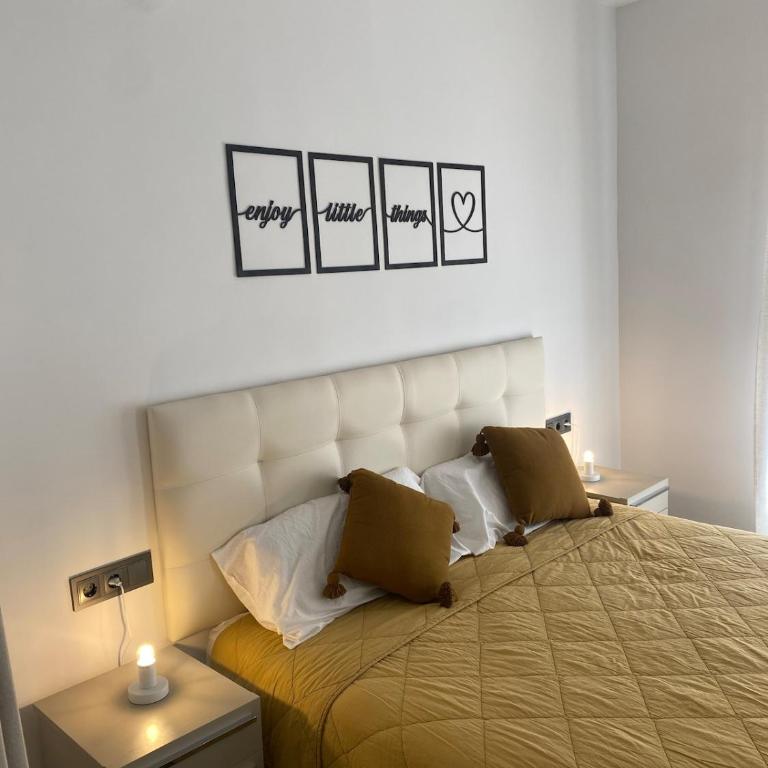 Apartment in Alicante Centro - Three-Bedroom Apartment - 9
