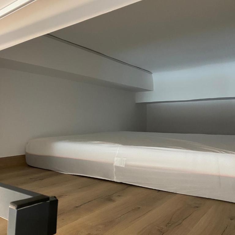 Apartment in Alicante Centro - Three-Bedroom Apartment - 12