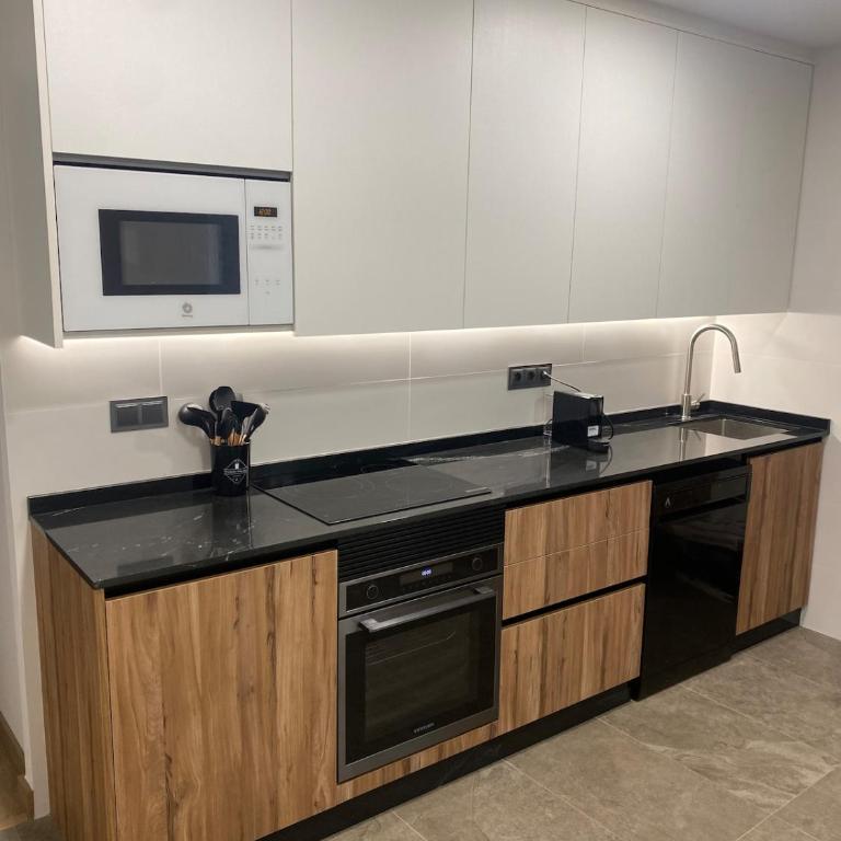 Apartment in Alicante Centro - Three-Bedroom Apartment - 32