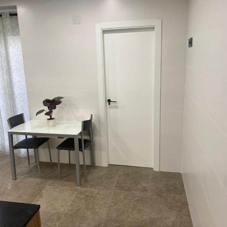 Apartment in Alicante Centro - Three-Bedroom Apartment - 36
