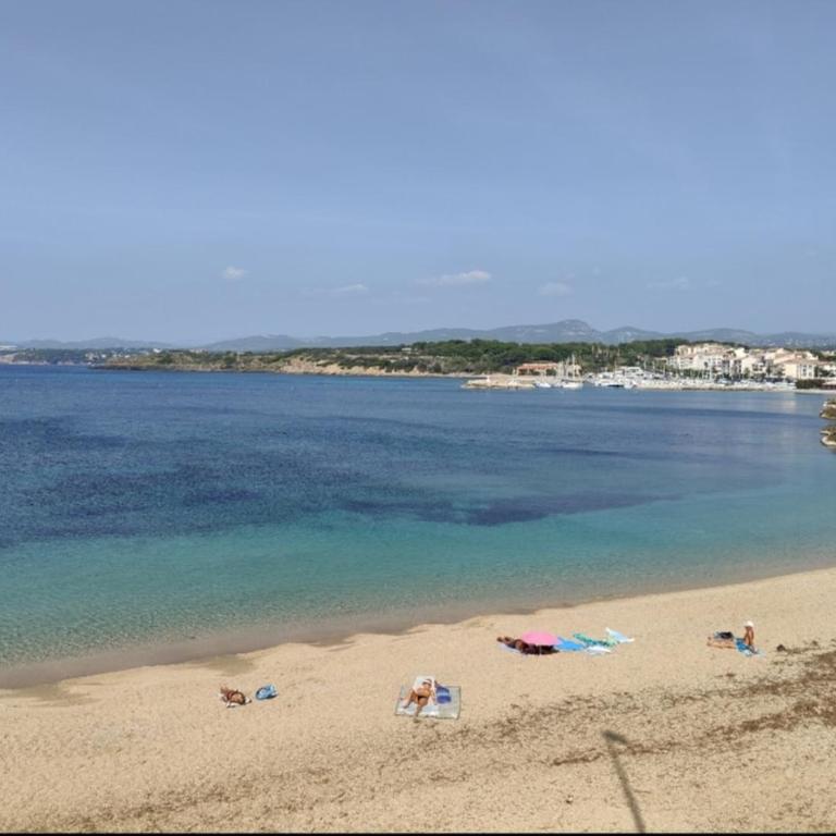 Sanary, port et plage à pied, au calme, avec jardin - Two-Bedroom Apartment with Garden View - 25