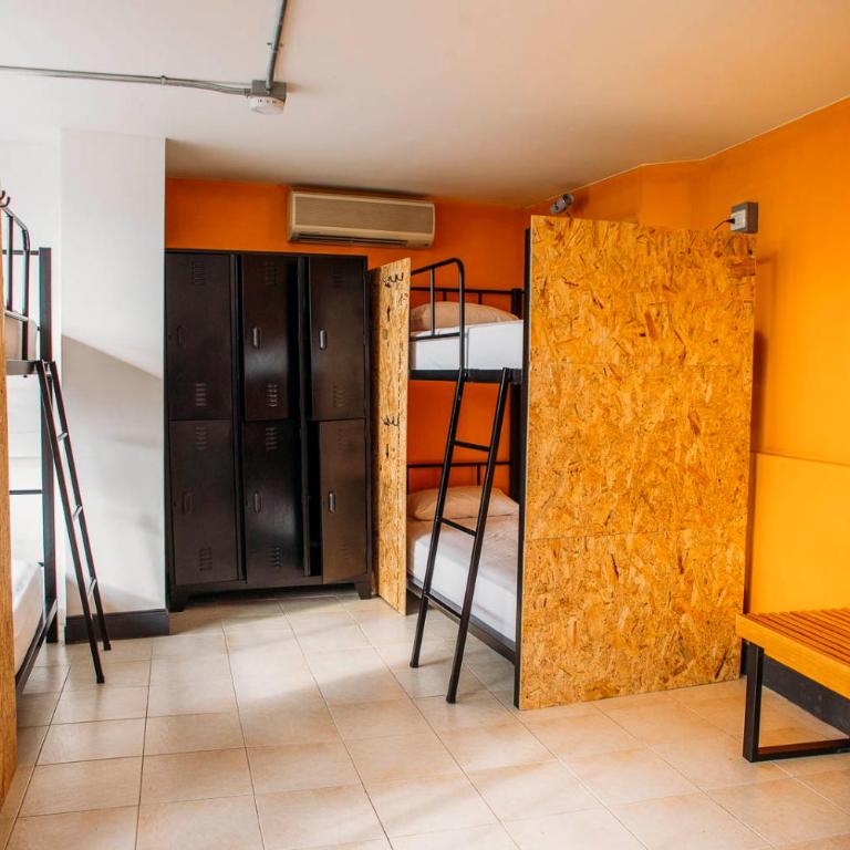 Socialtel Medellin - Cama en habitación compartida femenina de 6 camas - 4