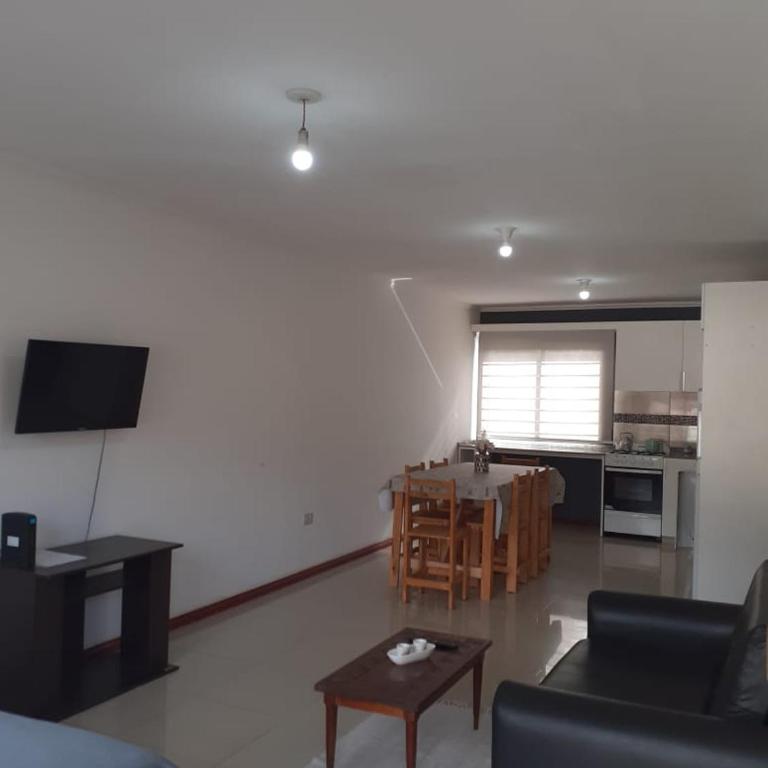 depto con cochera, centrico y luminoso - Apartamento de 2 dormitorios - 2