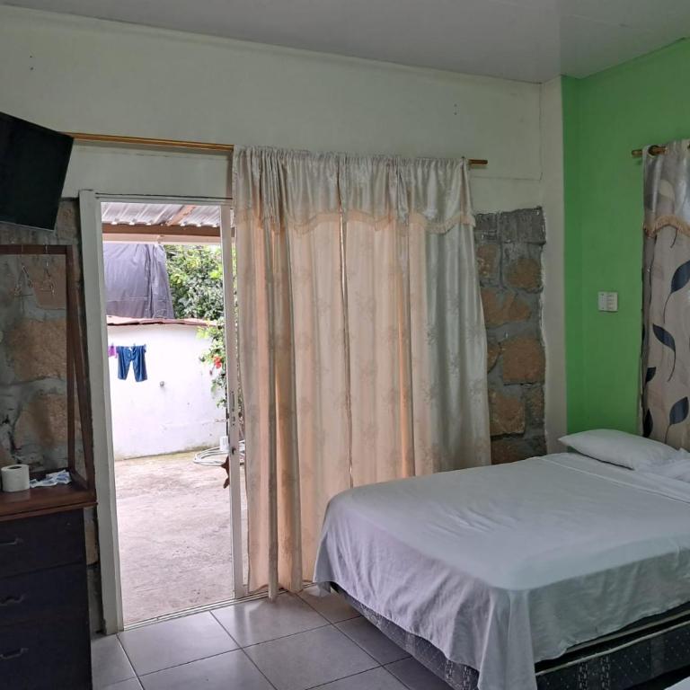 PiscinaCascolHostal - Quadruple Room - 2