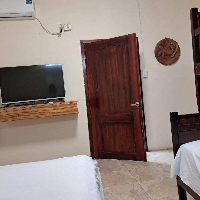PiscinaCascolHostal - Family Room - 2