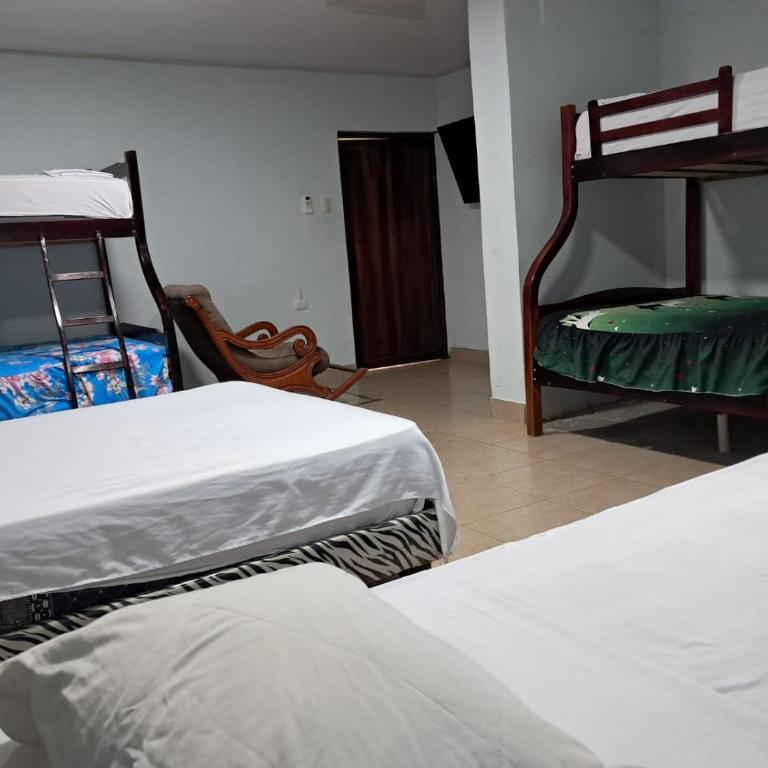 PiscinaCascolHostal - Superior Family Room - 6